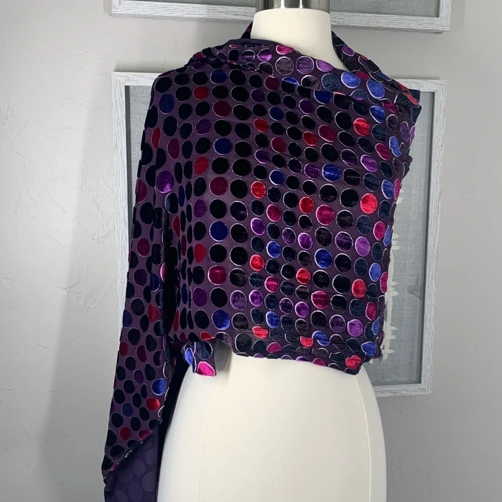Velvet circles patterned scarf